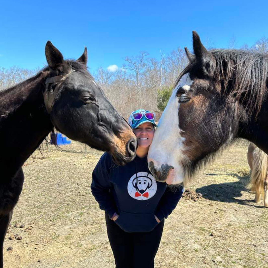 Beau...

a) Is just for dogs.❌
b) Is just for dogs and cats.❌
c) Is just for dogs, cats, and people.❌
d) Brings EVERYONE together! ✅✅✅

Just ask Bing and Diesel! (And Kate! 😊)

#BeauTyler #LaughLoveLick