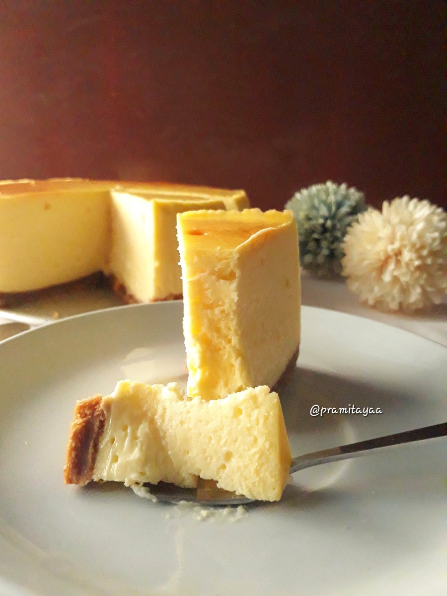 pramitayaa's tweet photo. Keju mascarpone teksturnya lebih lembut dengan rasa keju yang lebih mild. Sementara cream cheese rasanya sedikit lebih tajam dan asam.
Teman2, seringnya pakai jenis keju yang mana nih?
#tipsmita https://t.co/vuLVPcbhXJ