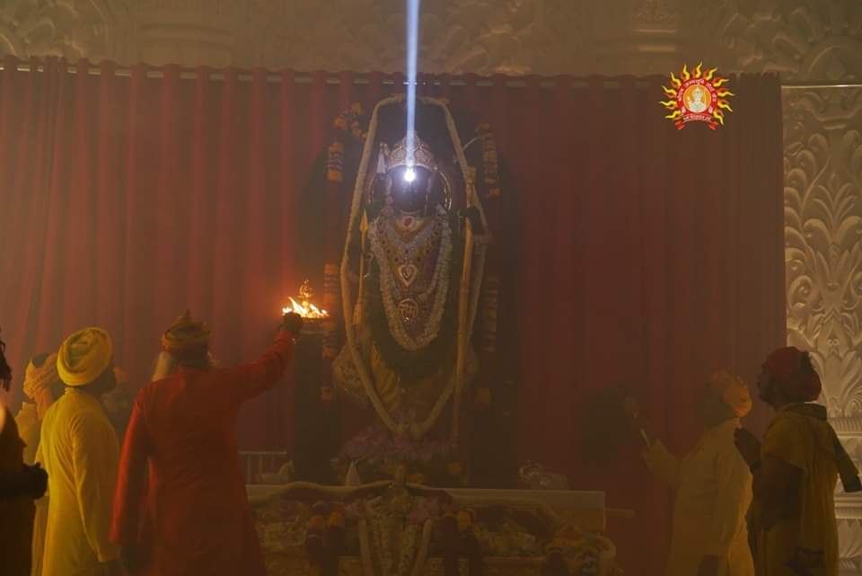 kumar_prateek1's tweet photo. मर्यादा पुरुषोत्तम प्रभु श्री राम के जन्मोत्सव की आप सभी को हार्दिक शुभकामनाएं🙏🏻
जय श्री राम🚩
#RamNavami2024 https://t.co/1dojkoXq0u