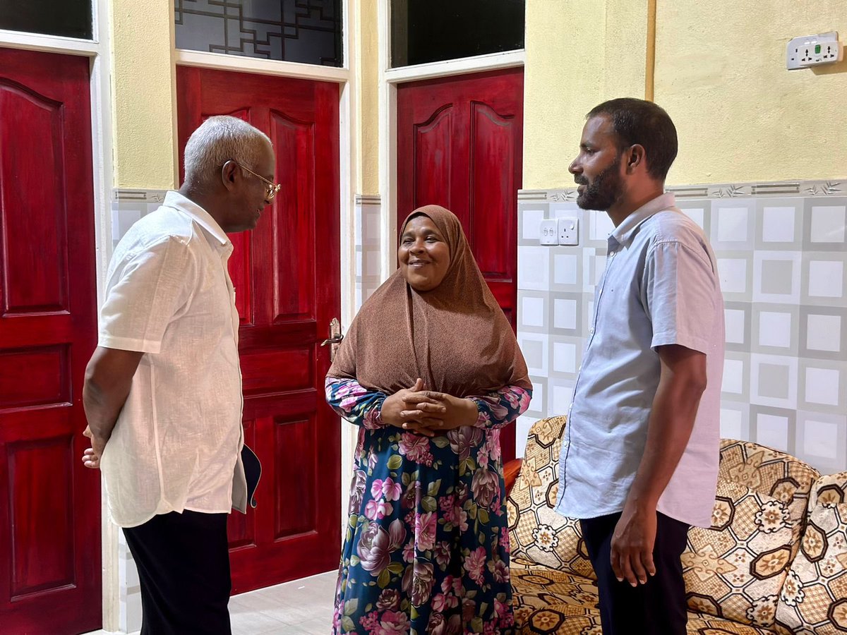 ShahuuRiza's tweet photo. މަޖިލިސް20 ހއ.އިހަވަންދޫ ދާއިރާއަށް ވާދަކުރައްވާ އެމްޑީޕީގެ ކެންޑިޑޭޓް @MoamedArif އަށް ތާޢީދު ހޯއްދެވުމަށް ރައީސް @ibusolih ހއ.އިހަވަންދޫ ރައްޔިތުންގެ ގާތަށް ދޮރުން ދޮރަށް ހިންގެވުން. 

މިސްރާބު ހަމަ މަގަށް އެޅުވުމަށް ހއ.އިހަވަންދޫ ދާއިރާއަށް ވާދަކުރައްވާ އެމްޑީޕީގެ ކެންޑިޑޭޓް މުޙައްމަދު ޢާރިފް   1⃣ ✅ އަށް ވޯޓް ދެއްވާ!  ⚖️ 

  #VoteMDP
  #MisraabuHamaMagah