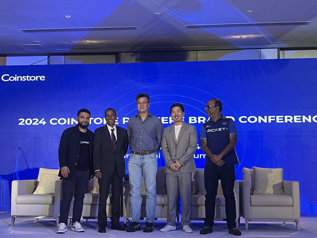 DualMintRWA's tweet photo. Moments from @CoinstoreExc #CoinstorePremiereBrandConference in Dubai featuring featuring our very own CTO, @billtlee
Watch as he lights up the stage with his vision for RWAs future!
Stay glued here for more!
#coinstore #DualMint #RWAs #Realworldassets #coinstoreevents #CoinstorePremiereBrandConference #BlockchainLife2024 #Web3Community #assettokenization #tokenization #BlockchainBrilliance