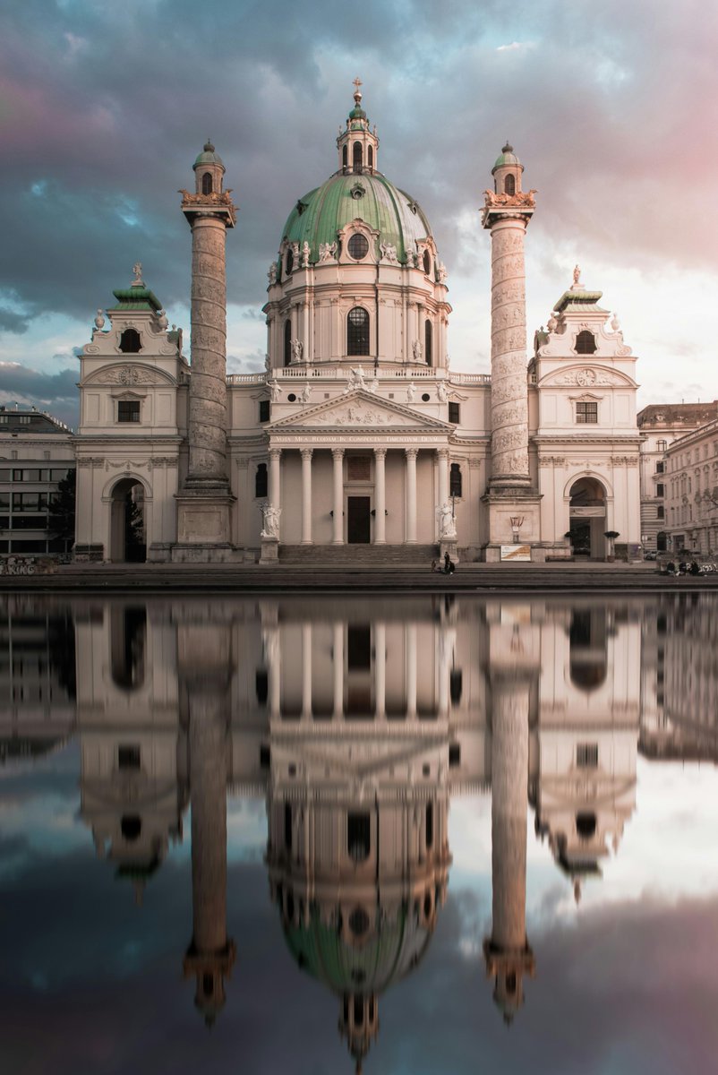 #DidYouKnow: Vienna has over 450 annual balls. 😍 

#VisitEurope #DanubeRiverCruise #GrandCenturyCruises