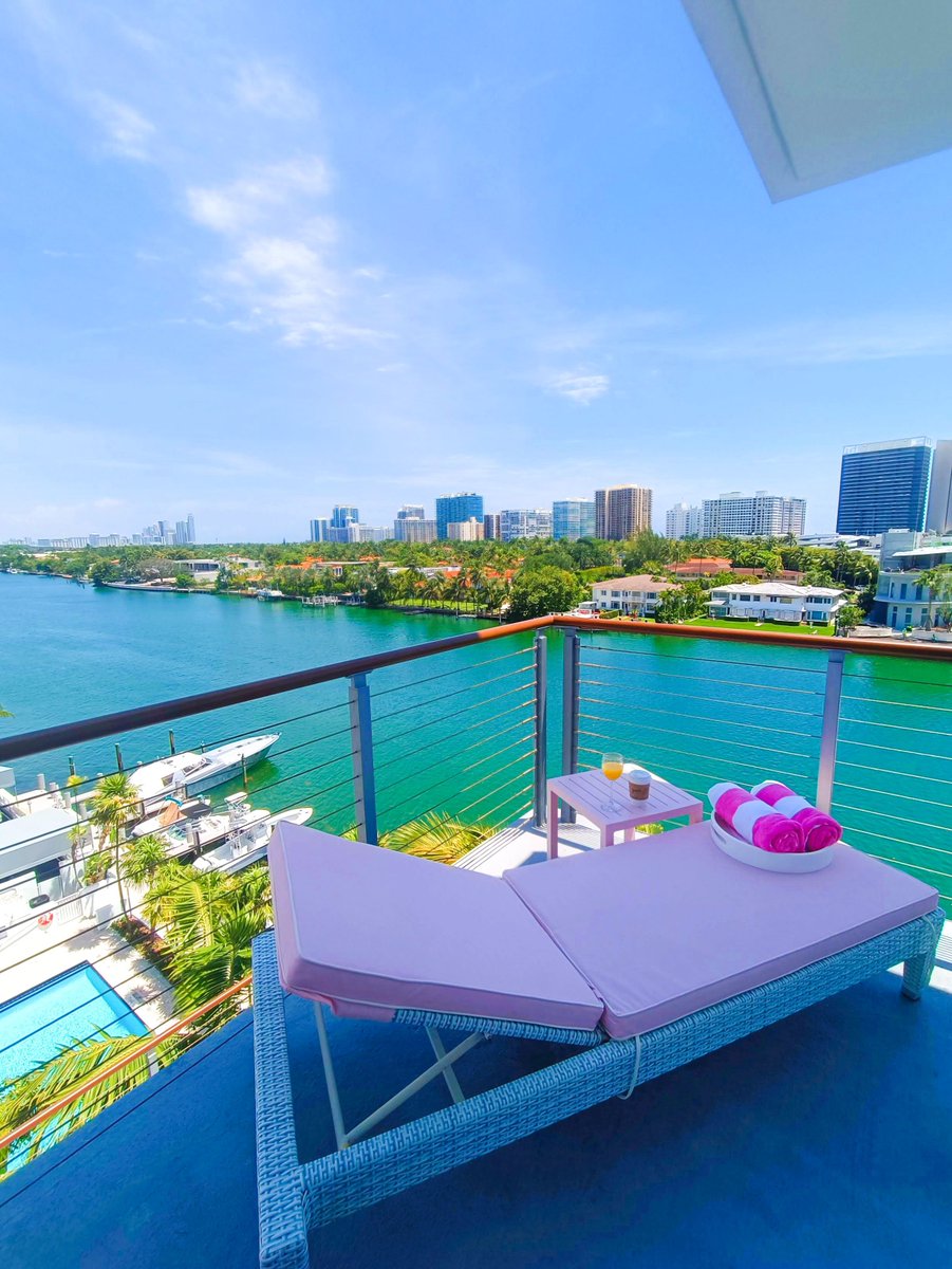 Our way of beating the spring blues. buff.ly/2S1Wy88

#grandbayharbor #gbbmoments #roomwithaview #intracoastal #waterviews #miami #miamigetaway #springbreak #springtime