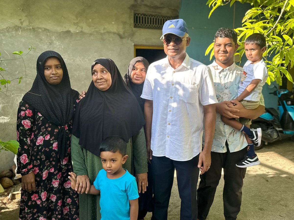 ShahuuRiza's tweet photo. މަޖިލިސް20 ހއ.އިހަވަންދޫ ދާއިރާއަށް ވާދަކުރައްވާ އެމްޑީޕީގެ ކެންޑިޑޭޓް @MoamedArif އަށް ތާޢީދު ހޯއްދެވުމަށް ރައީސް @ibusolih ހއ.އިހަވަންދޫ ރައްޔިތުންގެ ގާތަށް ދޮރުން ދޮރަށް ހިންގެވުން. 

މިސްރާބު ހަމަ މަގަށް އެޅުވުމަށް ހއ.އިހަވަންދޫ ދާއިރާއަށް ވާދަކުރައްވާ އެމްޑީޕީގެ ކެންޑިޑޭޓް މުޙައްމަދު ޢާރިފް   1⃣ ✅ އަށް ވޯޓް ދެއްވާ!  ⚖️ 

  #VoteMDP
  #MisraabuHamaMagah