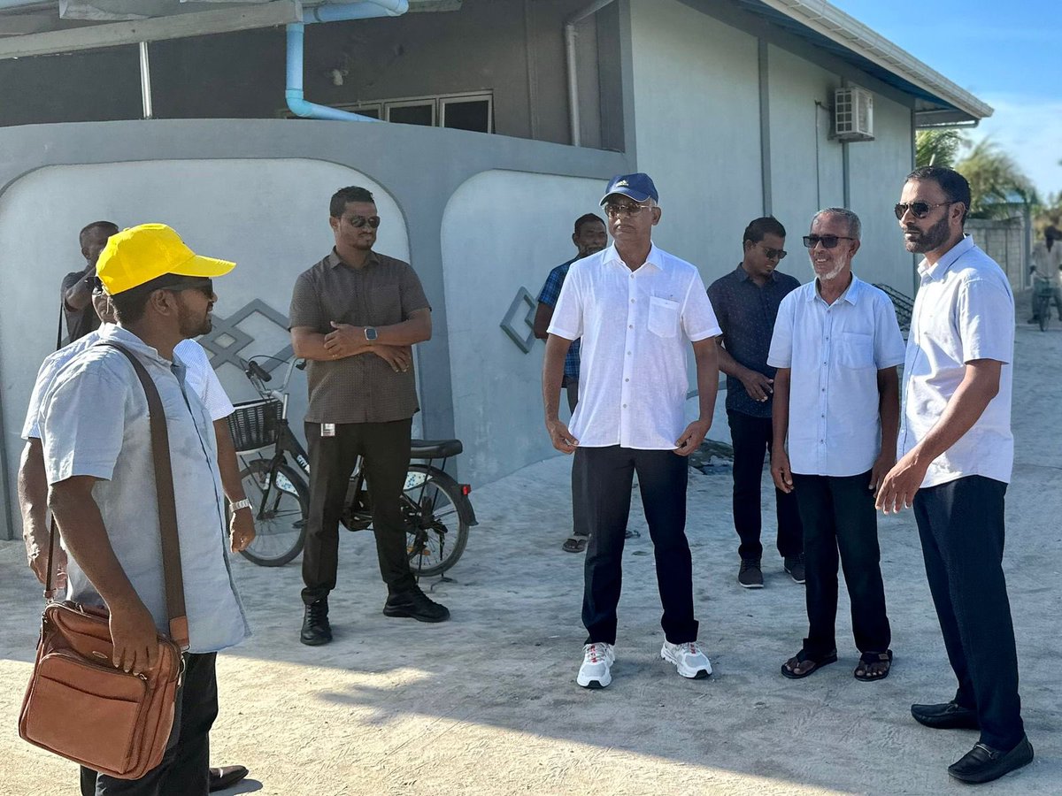 ShahuuRiza's tweet photo. މަޖިލިސް20 ހއ.އިހަވަންދޫ ދާއިރާއަށް ވާދަކުރައްވާ އެމްޑީޕީގެ ކެންޑިޑޭޓް @MoamedArif އަށް ތާޢީދު ހޯއްދެވުމަށް ރައީސް @ibusolih ހއ.އިހަވަންދޫ ރައްޔިތުންގެ ގާތަށް ދޮރުން ދޮރަށް ހިންގެވުން. 

މިސްރާބު ހަމަ މަގަށް އެޅުވުމަށް ހއ.އިހަވަންދޫ ދާއިރާއަށް ވާދަކުރައްވާ އެމްޑީޕީގެ ކެންޑިޑޭޓް މުޙައްމަދު ޢާރިފް   1⃣ ✅ އަށް ވޯޓް ދެއްވާ!  ⚖️ 

  #VoteMDP
  #MisraabuHamaMagah