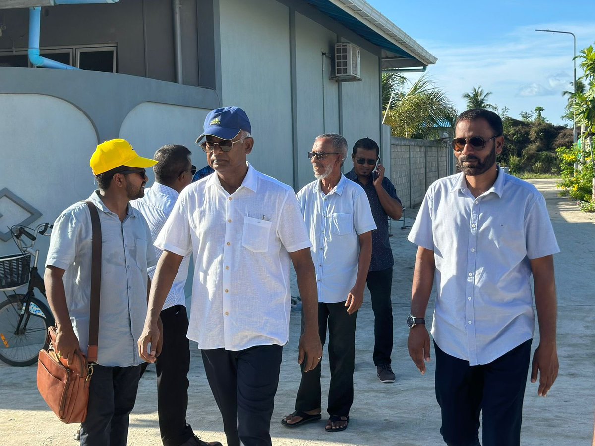 ShahuuRiza's tweet photo. މަޖިލިސް20 ހއ.އިހަވަންދޫ ދާއިރާއަށް ވާދަކުރައްވާ އެމްޑީޕީގެ ކެންޑިޑޭޓް @MoamedArif އަށް ތާޢީދު ހޯއްދެވުމަށް ރައީސް @ibusolih ހއ.އިހަވަންދޫ ރައްޔިތުންގެ ގާތަށް ދޮރުން ދޮރަށް ހިންގެވުން. 

މިސްރާބު ހަމަ މަގަށް އެޅުވުމަށް ހއ.އިހަވަންދޫ ދާއިރާއަށް ވާދަކުރައްވާ އެމްޑީޕީގެ ކެންޑިޑޭޓް މުޙައްމަދު ޢާރިފް   1⃣ ✅ އަށް ވޯޓް ދެއްވާ!  ⚖️ 

  #VoteMDP
  #MisraabuHamaMagah