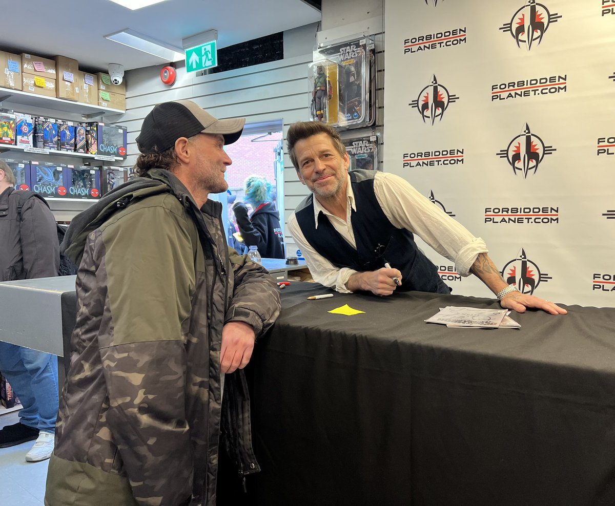 I was lucky. 2day I got 2 meet visionary storyteller and super nice guy @ZackSnyder thanks to @ForbiddenPlanet in London. He’s here 2 promote #RebelMoonPartTwo. He signed my 3 #1 comics. I 💜 his movies. @RebelMoon @Netflix I’m gazing at him adoringly on purpose 😍