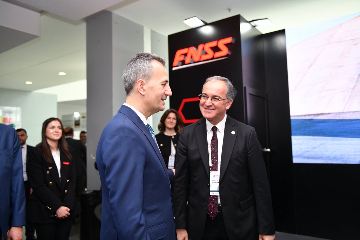FNSS_Savunma's tweet photo. T.C. Cumhurbaşkanlığı Savunma Sanayii(SSB) Başkanı Sayın Prof. Dr. Haluk Görgün 6. Savunma ve Havacılıkta Endüstriyel İşbirliği Günleri(ICDDA) etkinliğinde standımızı ziyareti ile bizleri onurlandırdı.
@ostimsavunma
#icdda #ossa #fnss https://t.co/CbnXslaV3o