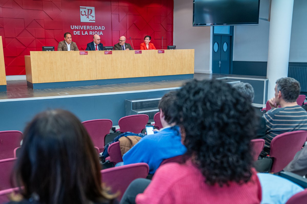 📸 El director de la Agencia Estatal de Investigación @AgEInves, Domènec Espriu, ha visitado esta mañana la UR y se ha reunido con el equipo rectoral y la directora gerente de @Dialnet antes del encuentro abierto con los investigadores de la UR