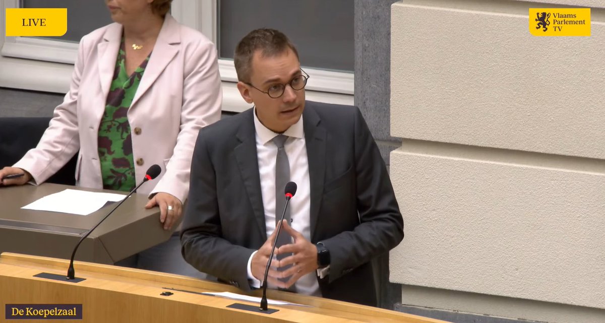 💬“Waar alternatieven voor PFAS mogelijk zijn, daar moeten we gaan naar een PFAS-uitfasering. We moeten bedrijven stimuleren om te zoeken naar de alternatieven”, zegt @Stijn_DR (@cdenv) 📺Live op Vlaams Parlement TV