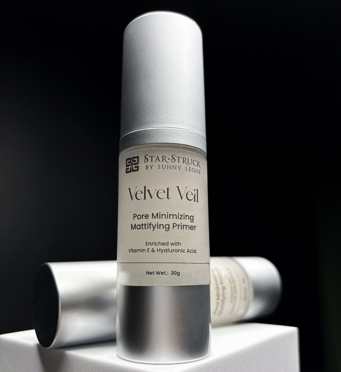 StarStruckbySL's tweet image. ✅ Shine-free complexion
✅ Minimizes pore appearance
✅ Hydration boost - Vitamin-E &amp;amp; Hyaluronic acid
✅ Blurs fine lines &amp;amp; wrinkles
.
#KnowWhatYouWear #FaceEssentials #NewArrivals #Primer #facePrimer #HydratingPrimer #cosmetics