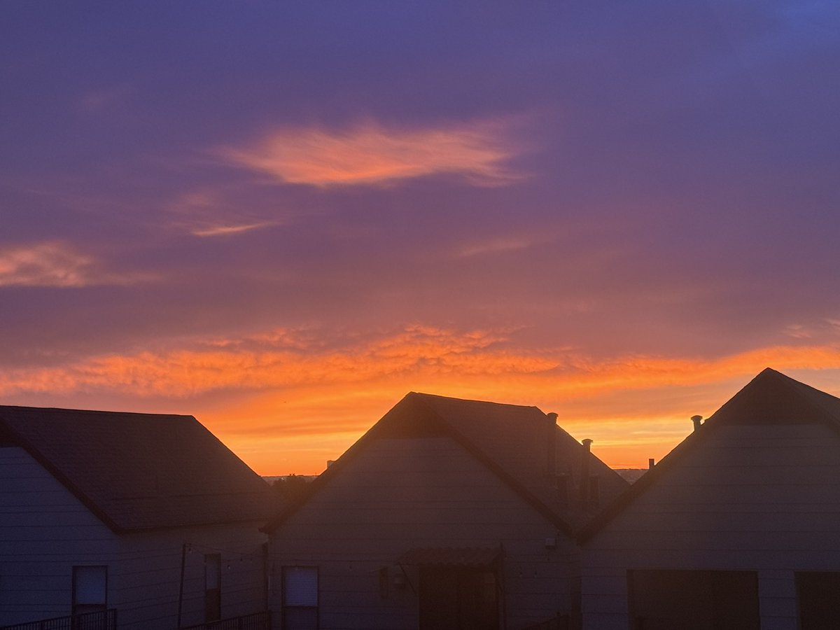 Good morning! Watched a great sunrise on what’s going to be a beautiful Wednesday in Denver. #cowx #weather