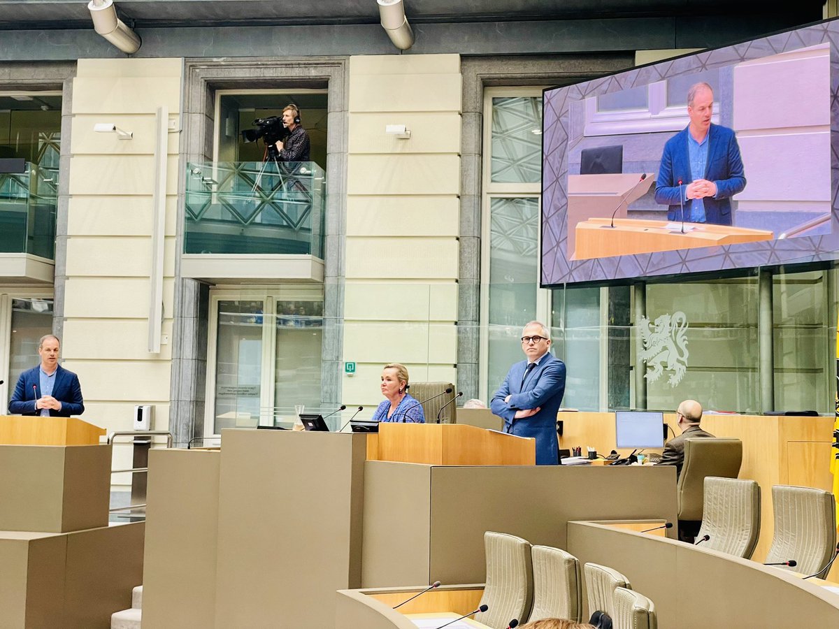 Steeds minder mensen kunnen lenen om hun woonst te renoveren!

“Zoveel mensen willen, maar kunnen niet. Het toont de nood aan prefinanciering,” aldus @StafAerts in #vlaamsparlement 

- @groen