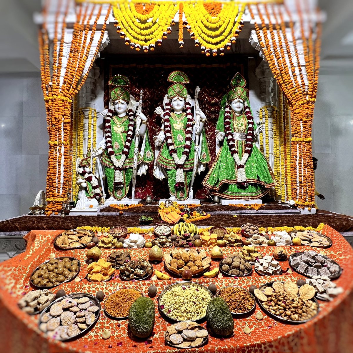 श्री राम मंदिर, प्रभासक्षेत्र - गुजरात (सौराष्ट्र), दिनांकः 17 अप्रैल 2024 , चैत्र शुक्ल नवमी(श्री राम जन्मोत्सव) - बुधवार अन्नकूट विशिष्ट शृंगार 04242186 #rammandir #SomnathRamTemple