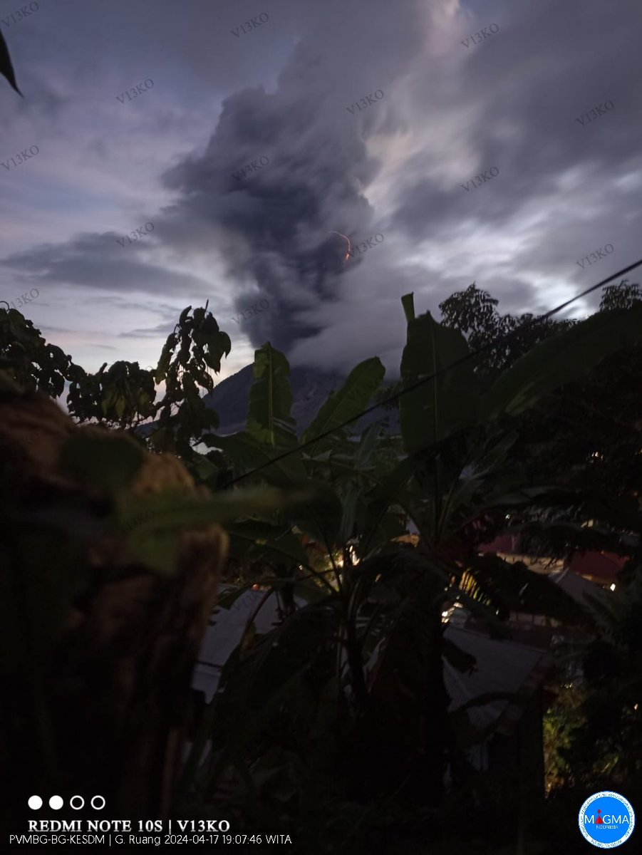 Terjadi erupsi G. Ruang pada hari Rabu, 17 April 2024, pukul 18:00 WITA tinggi kolom abu teramati ± 2500 m di atas puncak. Erupsi terekam di seismograf dengan amplitudo maksimum 55 mm dan durasi 0 detik. magma.esdm.go.id/v1/gunung-api/… via <a href="/id_magma/">MAGMA Indonesia</a>