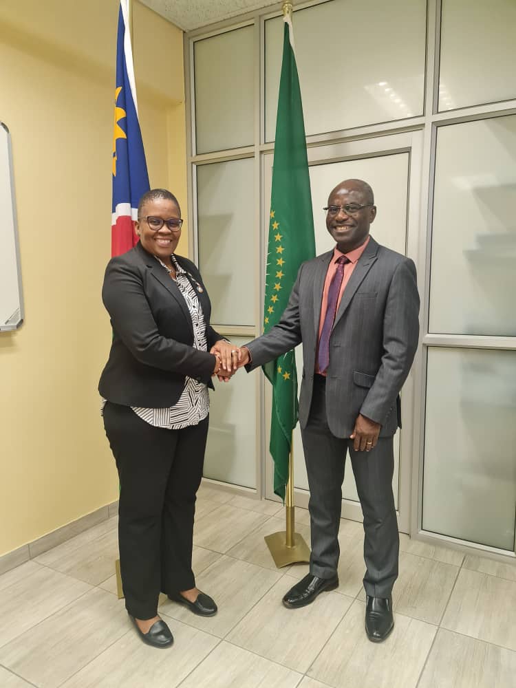 Held a fruitful meeting with Hon. Yvonne Dausab, Minister of Justice. Discussions focused on stregthening the partnership between #UNICEFNamibia and #MinistryofJustice to pretect @childrights.