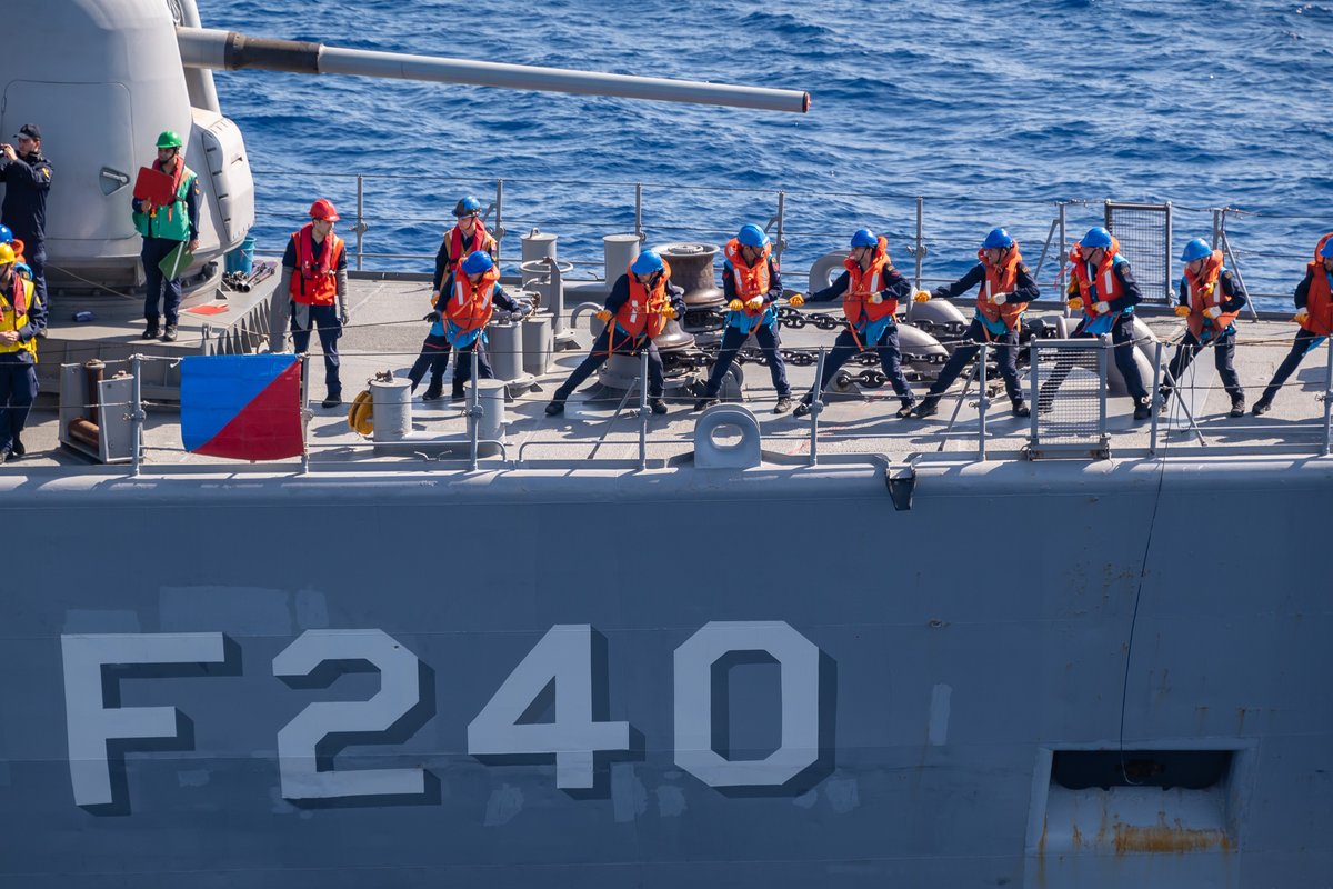 Replenishment at sea for TCG Yavuz 🇹🇷 by FS Somme 🇫🇷 #strongertogether #wearenato @MarineNationale @EtatMajorFR @NATO