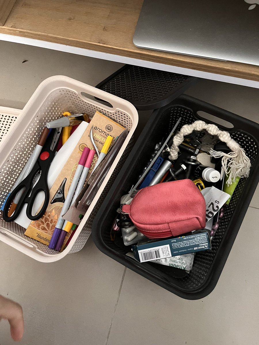 RodriiPeerz's tweet photo. Agregó para Uli, dice que tengo el módem dentro de las cajas jajaja  #elfuturopodcast https://t.co/9jJKZWTSBA