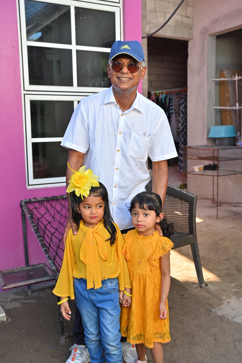 MDPSecretariat's tweet photo. މަޖިލިސް20 ހއ.އިހަވަންދޫ ދާއިރާއަށް ވާދަކުރައްވާ މިޕާޓީގެ ކެންޑިޑޭޓް @MoamedArif އަށް ތާޢީދު ހޯއްދެވުމަށް ރައީސް  @ibusolih ހއ.އިހަވަންދޫ ރައްޔިތުންގެ ގާތަށް ދޮރުން ދޮރަށް ހިންގެވުން. 

މިސްރާބު ހަމަ މަގަށް އެޅުވުމަށް ހއ.އިހަވަންދޫ ދާއިރާއަށް ވާދަކުރައްވާ އެމްޑީޕީގެ ކެންޑިޑޭޓް މުޙައްމަދު ޢާރިފް   1⃣ ✅ އަށް ވޯޓް ދެއްވާ!  ⚖️ 

   #VoteMDP
   #MisraabuHamaMagah