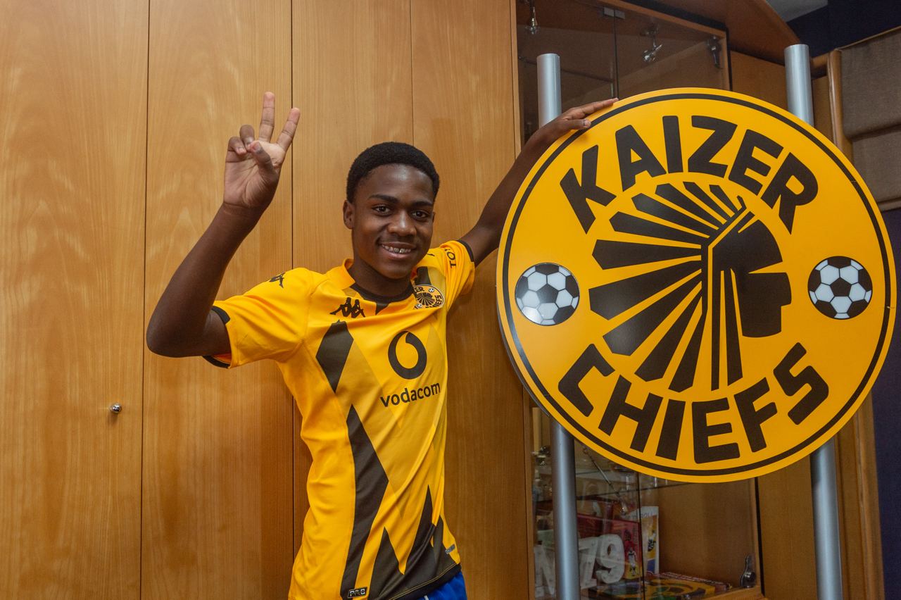 Kaizer Chiefs on X: "Player Updates: Vilakazi Handed Senior Team Contract Kaizer  Chiefs have handed teenage sensation, Mfundo Vilakazi, a contract extension  that will see him stay at Naturena until June 2028.