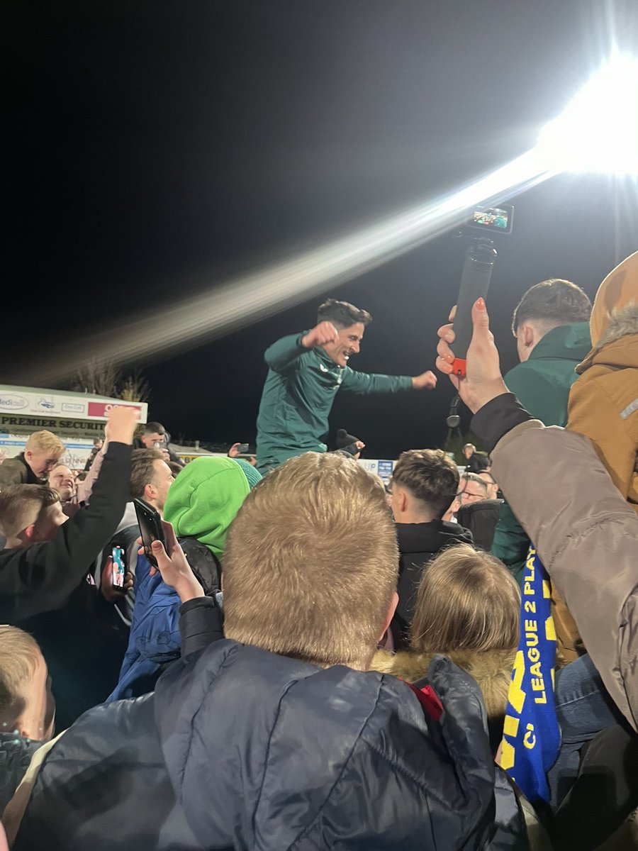 BearderJamie's tweet photo. What a night 💙💛 https://t.co/rLus7gzMyE