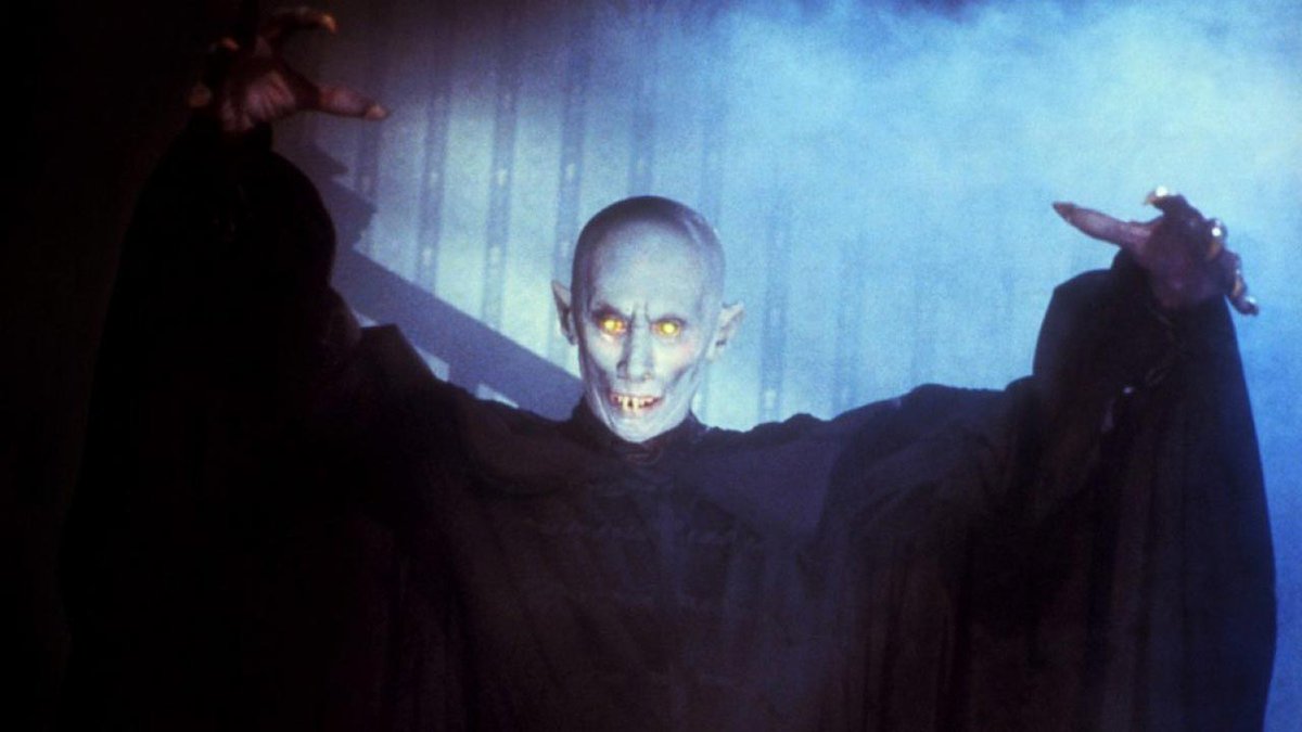 I think that an evil house attracts evil men...

This week, @eric_hauter and @PodcastsbyJeff take a look at Tobe Hooper's 1979 miniseries Salem's Lot.

Here, or wherever you get your podcasts! chronologically.net/episodes/salem…