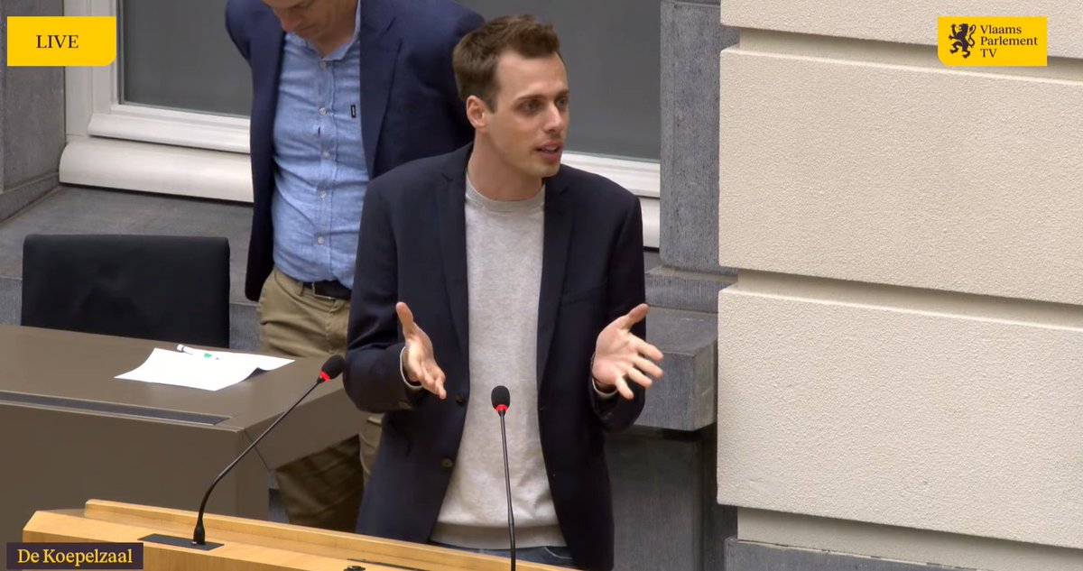 💬“Wij willen geen renovatieplicht maar een renovatierecht. Stop met die boetes, schiet de kosten voor renovaties voor en zorg ervoor dat mensen dit met de winst op hun energiefactuur kunnen terugbetalen”, zegt @JosDHaese (@pvdabelgie) 📺Live op Vlaams Parlement TV