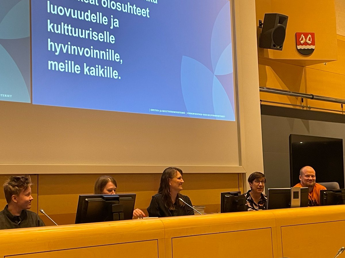 Eramuseosaatio's tweet photo. Lappeenrannassa järjestettiin tänään kulttuuripoliittisen selonteon aluetilaisuus. @Eramuseosaatio suunnittelija @MonaTaipale oli mukana paneelikeskustelussa pohtimassa kulttuurin tulevaisuutta. 

@okmfi @taiketweet https://t.co/FX91v23vx3