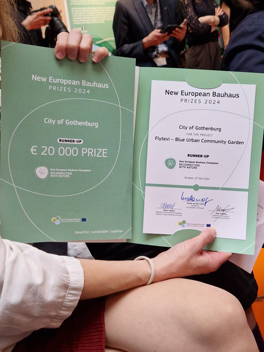 Gothenburg Blue Community Garden #Flytevi won runner's up in the category 'Reconnecting with nature' at the #NewEuropeanBauhaus festival in Brussels. Flytevi is developed through a close collaboration between the City of Gothenburg and @goteborgsuni: t.ly/bCMCh