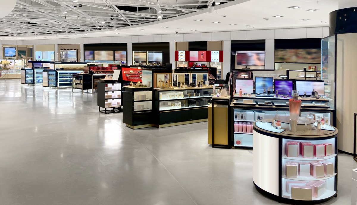 whatsontheshel1's tweet photo. At airport free shop✈️
See more mockups 👇
https://t.co/OYWNkFGK2t
@Shutterstock
#Airport #lipstick #LIP_GLOSS #free #shop #cosmetics #store #shelf #supermarket #mockup #stock #photo #grocery #designs https://t.co/IXVBeiel8b
