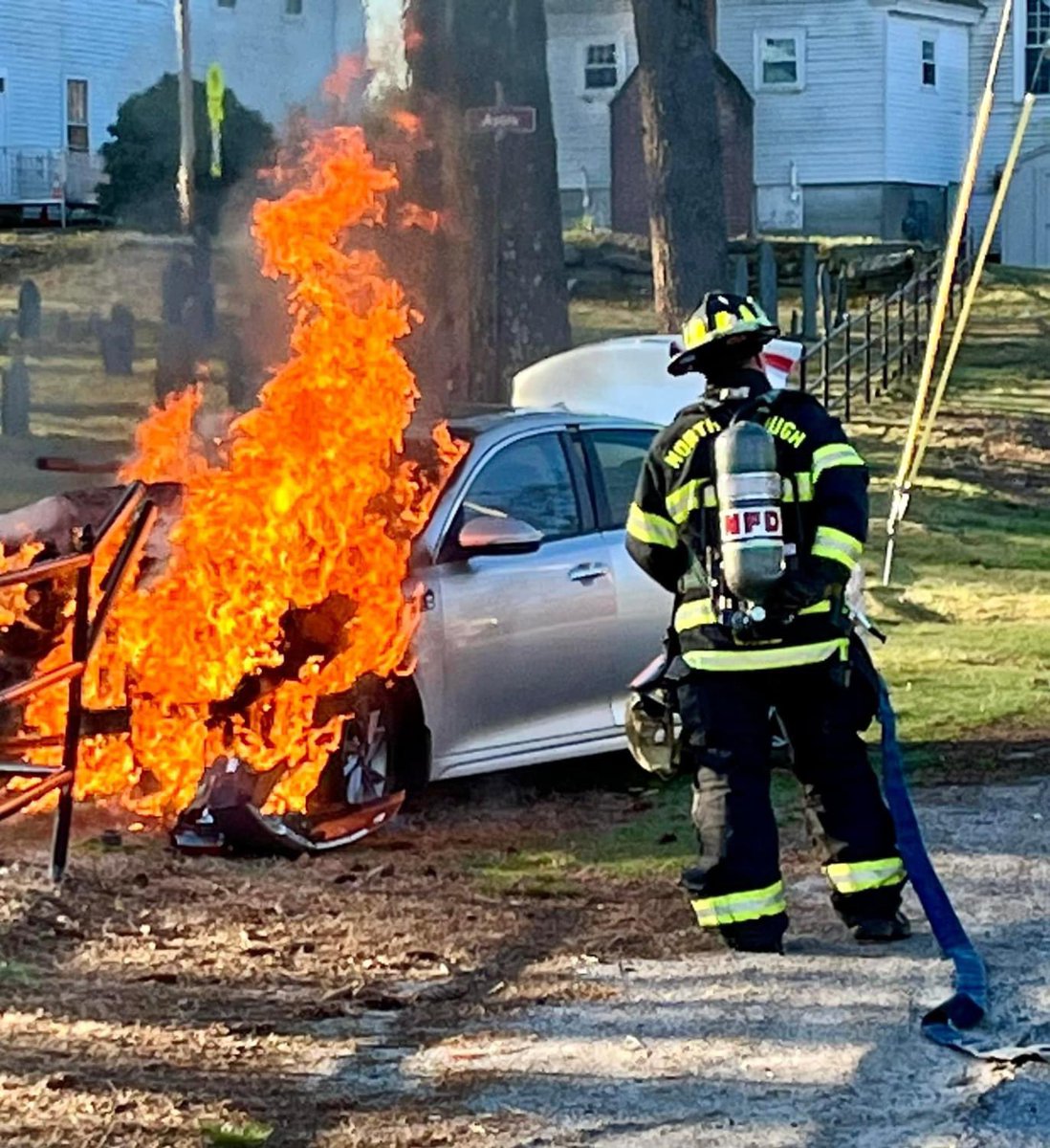 Local3057's tweet photo. B Shift made quick work of a vehicle crash with fire on Howard street just before shift change. The single occupant was not injured. https://t.co/0KB0aHN5Sr