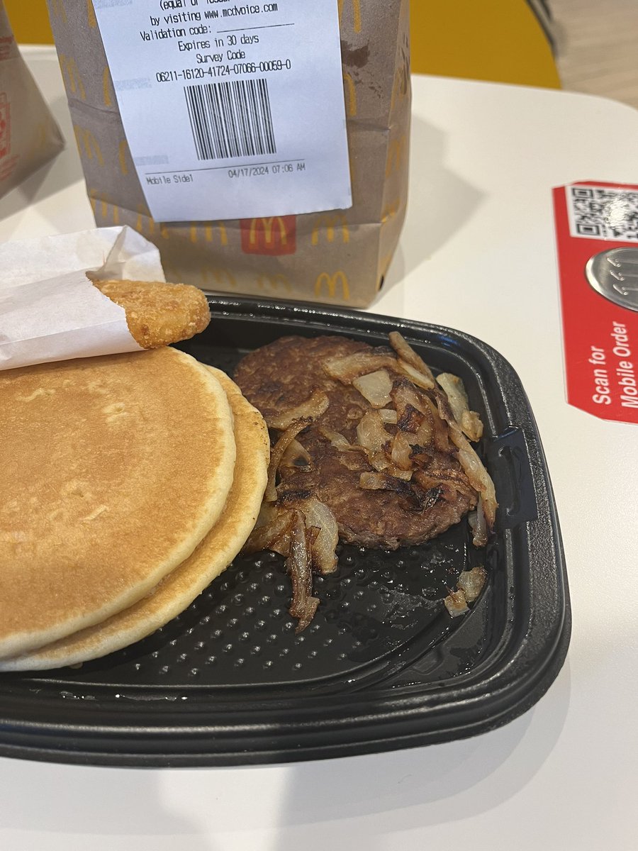 HeartlandTaylor's tweet photo. Naaah When Mcdonalds Start Servin Steak 4 Breakfast? A Nigga Over Here Eatin Racoon Thigh Meat Mayne Smh 🦝 https://t.co/MbwWhld7bI