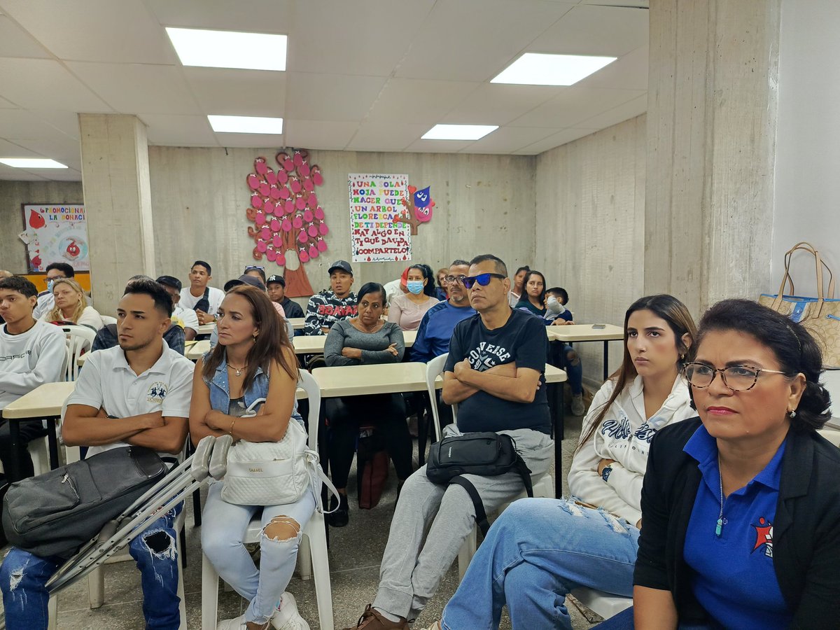 #17Abr | En celebración del Día Mundial de la Hemofilia el Banco Municipal de Sangre realizó un conversatorio para los pacientes que padecen de este trastorno hemorrágico. #VenezuelaSeRespetaYPunto @NicolasMaduro @MagaGutierrezV @delcyrodriguezv @gestionperfecta