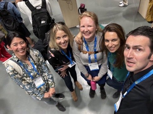 DrylandAlgae's tweet photo. Although one can easily drown in anonymity amongst the thousands and thousands of attendants at conferences like #EGU24 it promotes major bonding moments w academic symbionts 😎! #drylands #biocrust @briecology @MiriMunozRojas @CarstenWMueller @VincentFelde https://t.co/yOC8aDvFmB