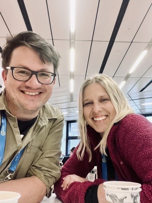 DrylandAlgae's tweet photo. Although one can easily drown in anonymity amongst the thousands and thousands of attendants at conferences like #EGU24 it promotes major bonding moments w academic symbionts 😎! #drylands #biocrust @briecology @MiriMunozRojas @CarstenWMueller @VincentFelde https://t.co/yOC8aDvFmB