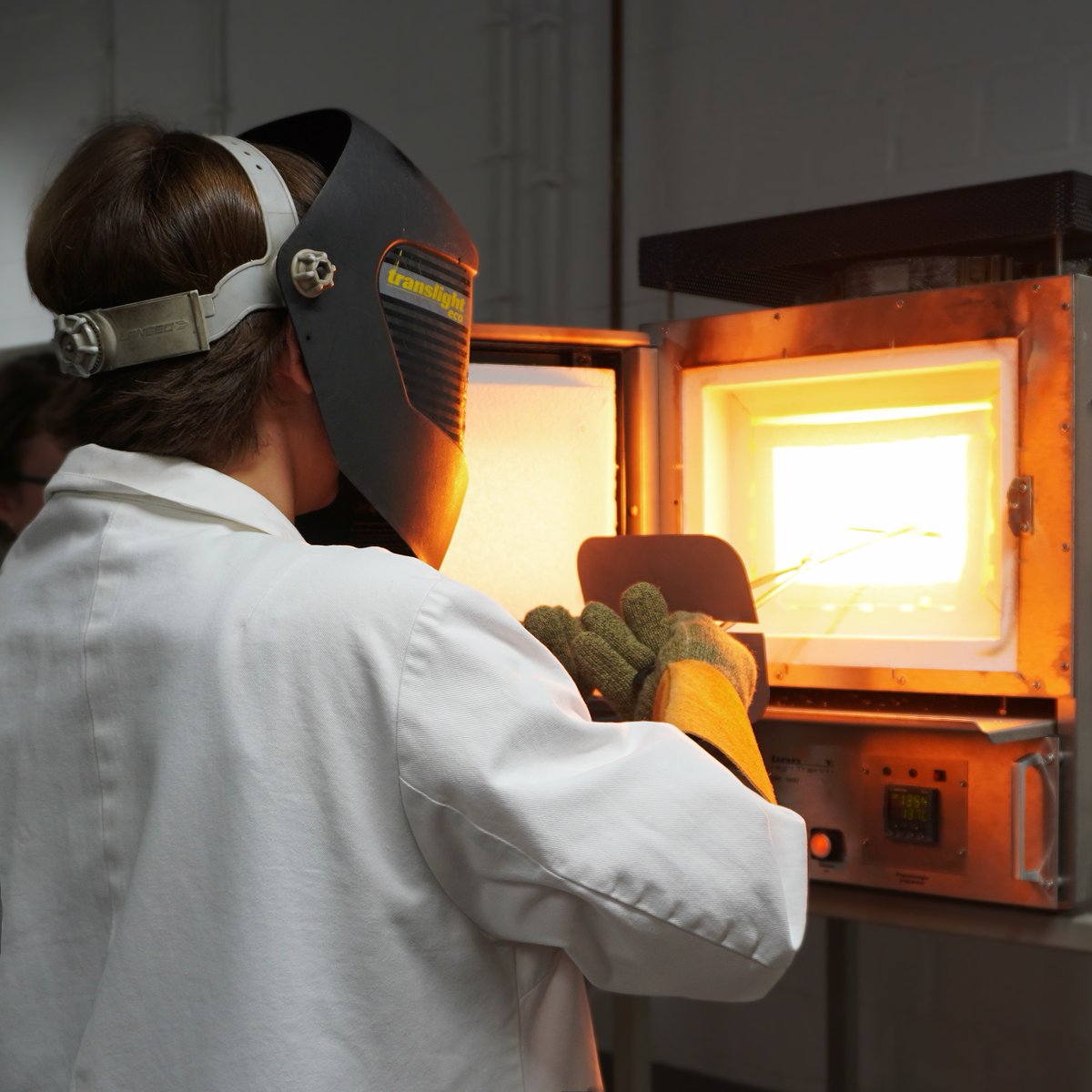 GeoMuenster's tweet photo. Im Kurs "Experimentelle Petrologie und Geochemie" haben Studierende in diesem Jahr an einem Projekt mitgewirkt, das in Zusammenarbeit mit der ESA-Mission Envision dazu beitragen soll, die Entwicklung der Venus besser zu verstehen.

#esa #space #venus #master #petrologie #envision https://t.co/juY5Dtpug9