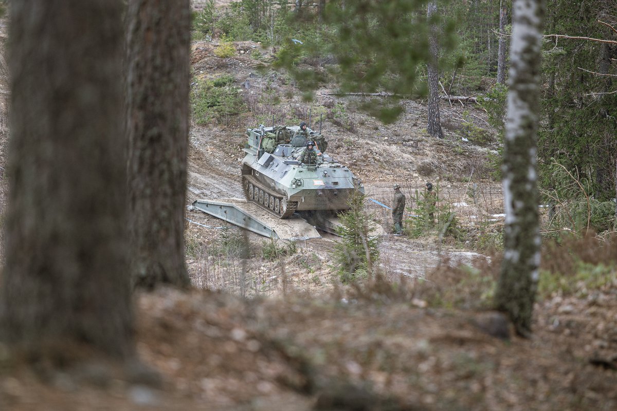 PSPR johtama Yhteistoimintaharjoitus 1/24 alkoi eilen. YTH on varusmiesten koulutusta edistävä, kahdesti vuodessa järjestettävä harjoitus. Kahden ensimmäisen päivän aikana joukot ovat harjoitelleet mm. miinoitteen raivaamista sekä joen ylittämistä siltapanssarivaunua käyttäen.