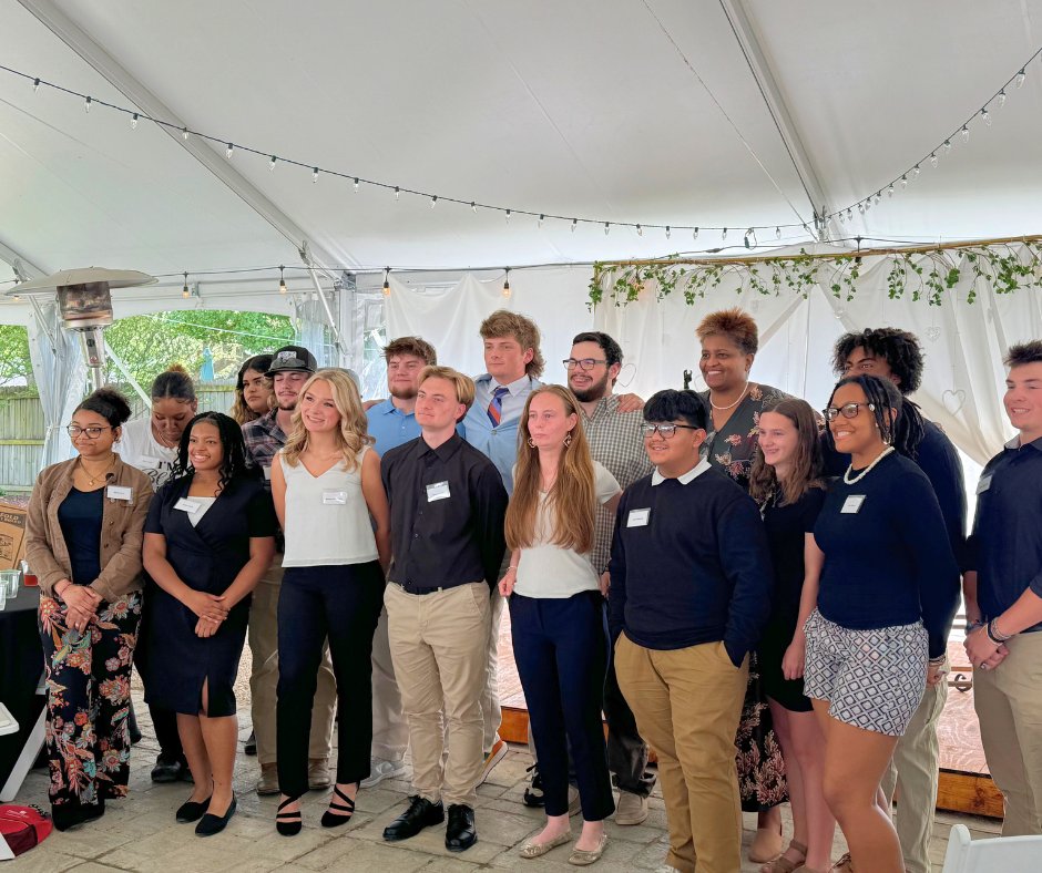 LedfordProud's tweet photo. Yesterday, Kaitlin S. participated in DDCC’s Young Entrepreneurs Summit. This was a Shark Tank-style competition where she created and presented a business plan to college employees and area business owners. Way to go Kaitlyn on your innovative product and business model! https://t.co/0NxDi4E12d