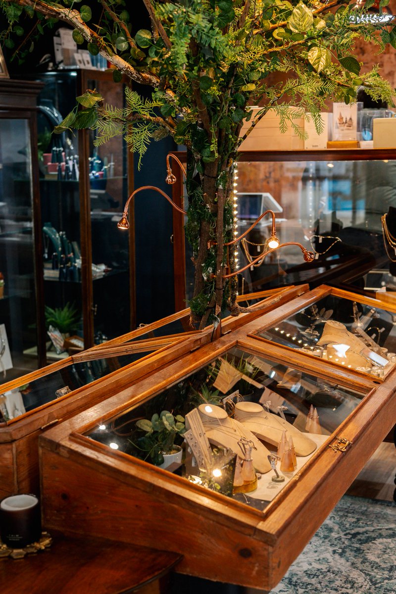 Open 10 to 5 Monday to Saturday. 

Wedding, Engagement and Bridal.

Full needle piercing studio.

#jewellery #Altrincham #bridal