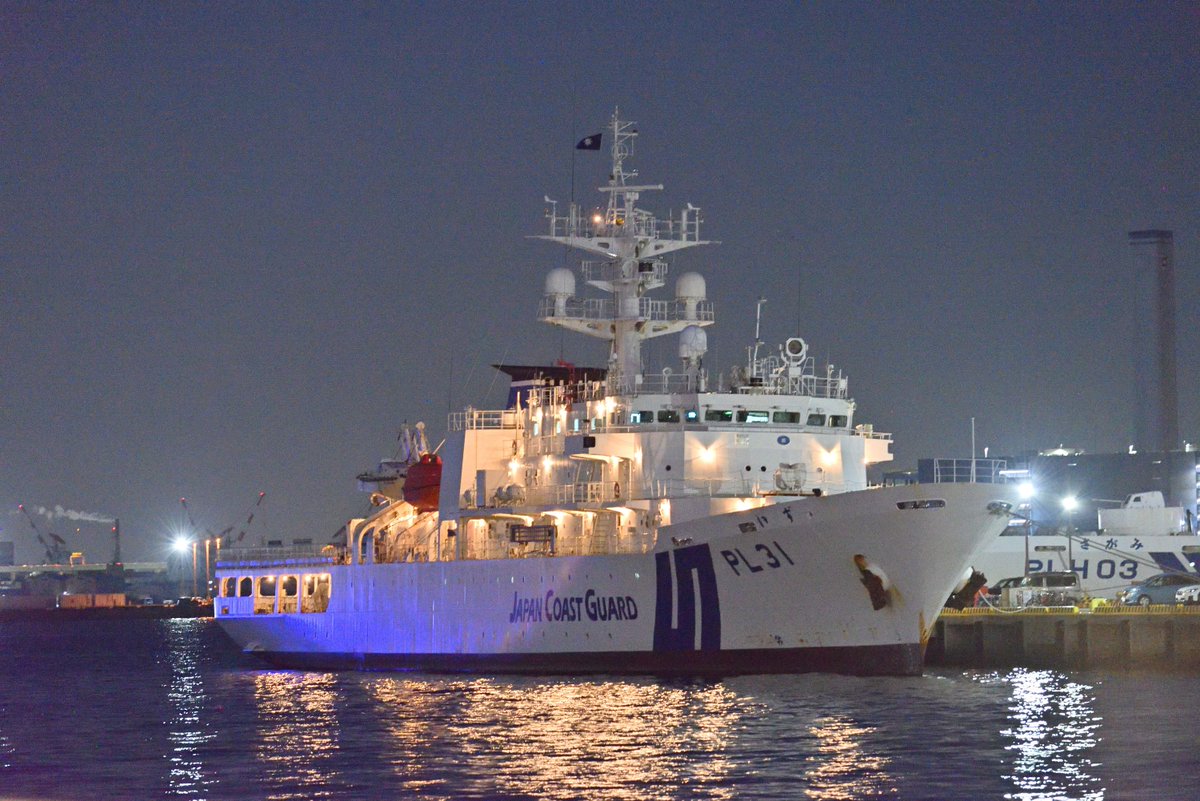 4/13横浜港、North Dockにヴィクトリアス級音響測定艦2隻。T-AGOS-21 USNS Effective（艦名がよく読めないが ...