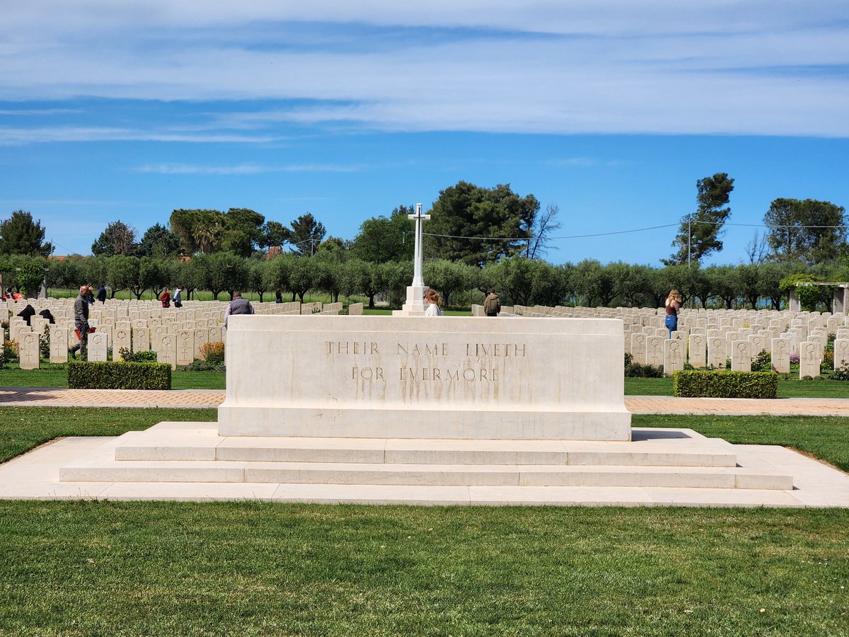 lcisocsci's tweet photo. History Trip: A solemn day visiting the Moro River Canadian War Cemetary where over 1300 Canadian soldiers are buried. Lest we forget 🇨🇦 https://t.co/tTxZh7W7AZ
