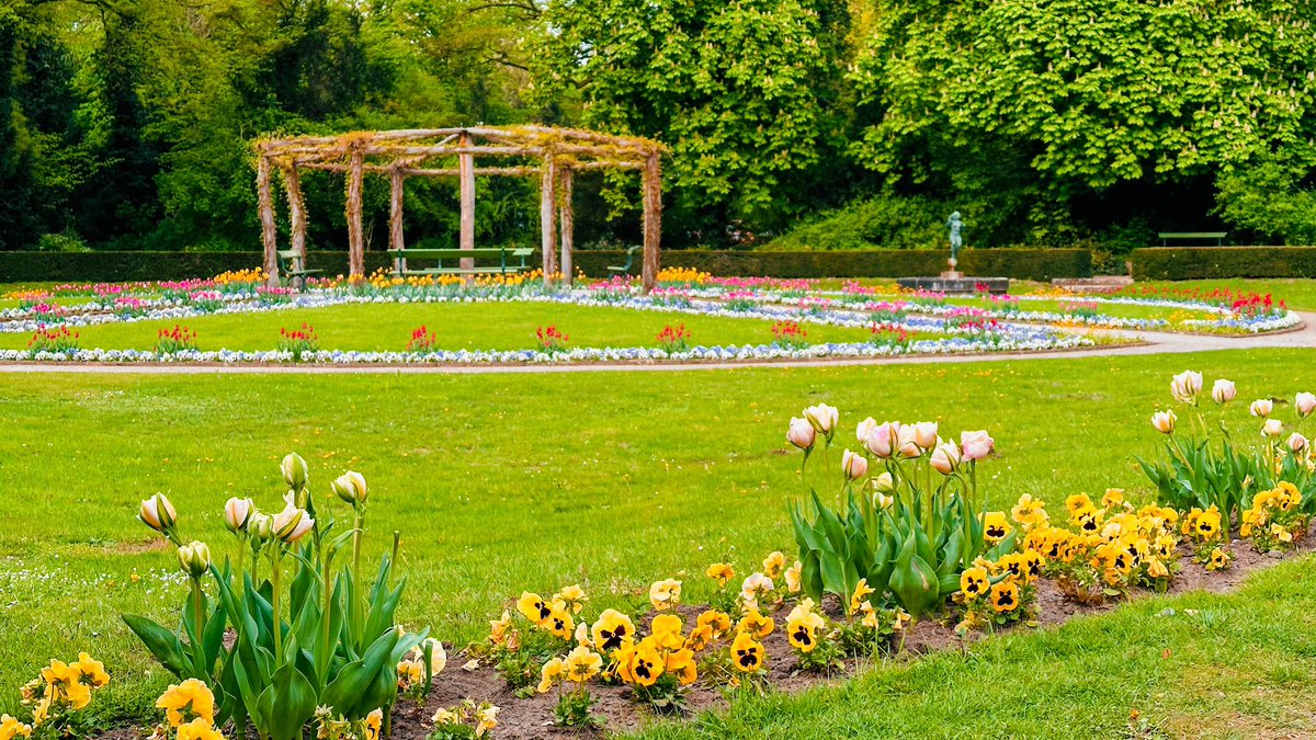 歴史に大きく名前を刻んだポツダム会談が行われたツェツィーリエンホフ宮殿を始め、世界遺産登録されているポツダム・ベルリンの宮殿群✨
どこも素晴らしく、鳥の囀りをBGMに広大な庭園を歩きながらの観光は楽しい☺️
ただし、一日で回りきるのはかなりハード😉
#52UNESCOWorldHeritageSites