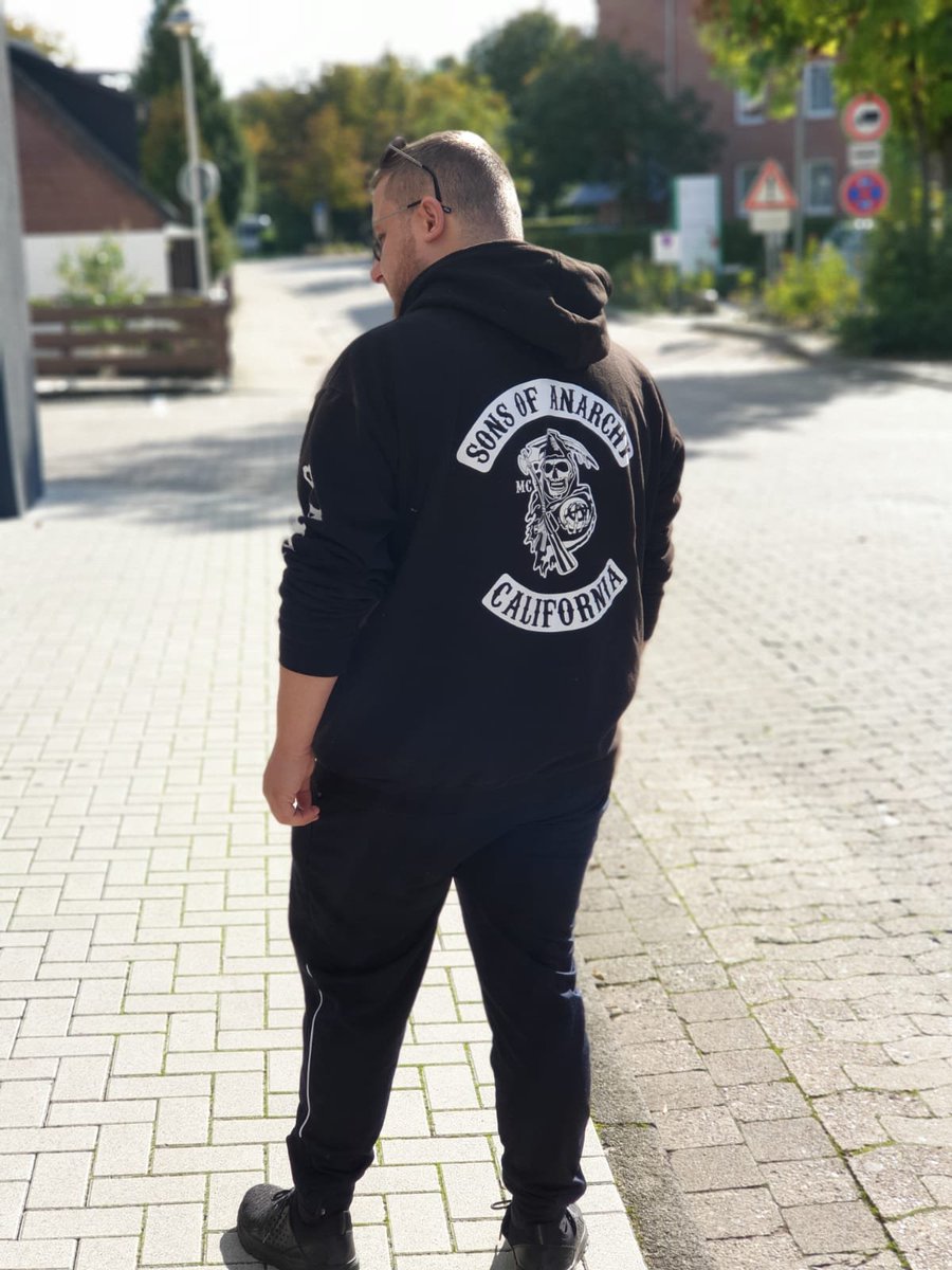 Ich wurde gerade Zeuge davon, dass @VerseuchteWiese RAMMSTEIN IM DISCORD CALL GESUNGEN HAT. ICH. BIN. EM. PÖRT.