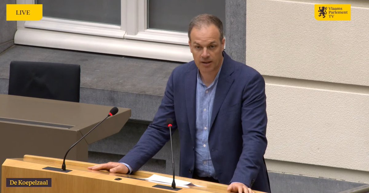 💬“Er is nood aan een ambitieus renovatieplan dat een turbo zet op woningrenovaties. We hebben nood aan een klimaatbeleid dat iedereen meeneemt', zegt @StafAerts (@groen) 📺Live op Vlaams Parlement TV
