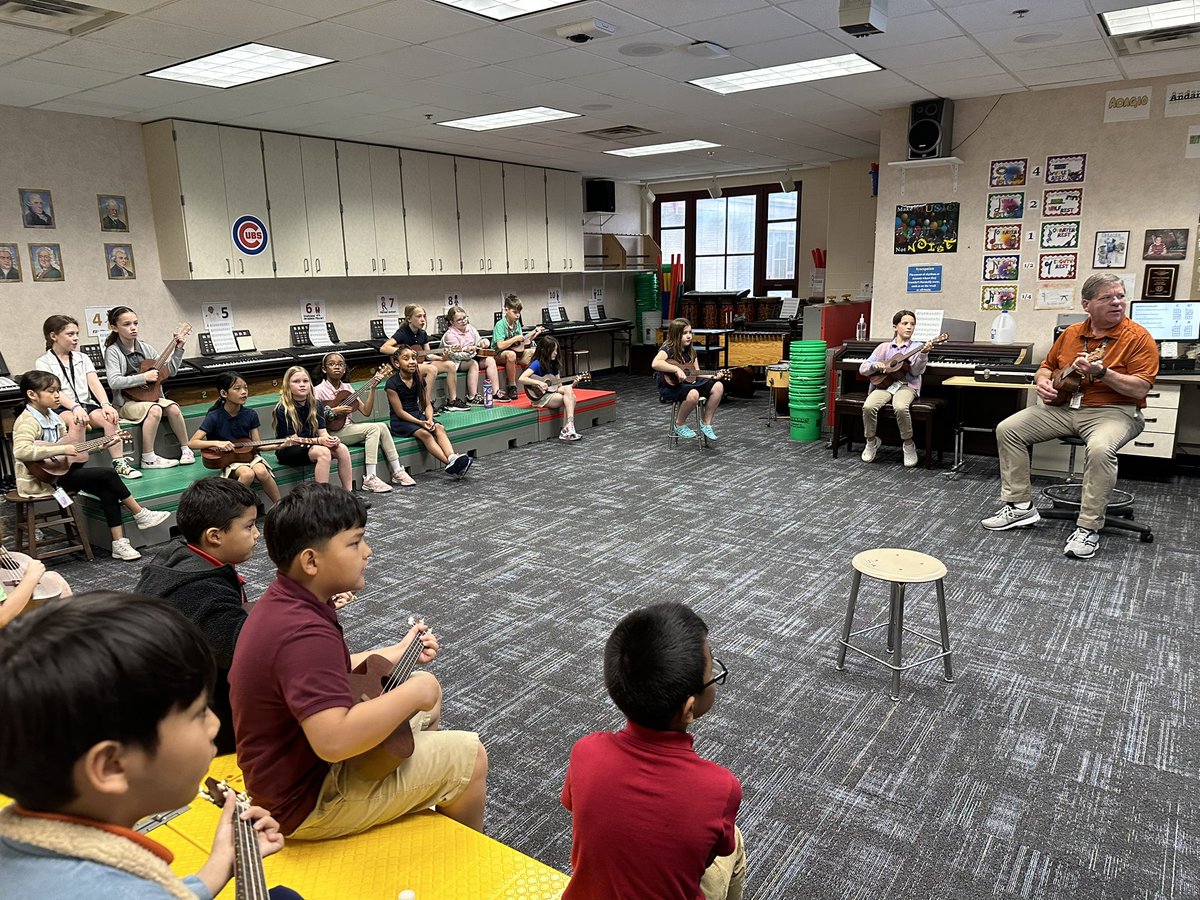 I visited our Ukulele Club this morning @RP_Rockets @perrytwpschools and they serenaded me with “Take Me Out To The Ball Game” and “You are my Sunshine”! Thank you Mr. Creager for giving our 3rd grade students this opportunity. #LoveBeingARocket