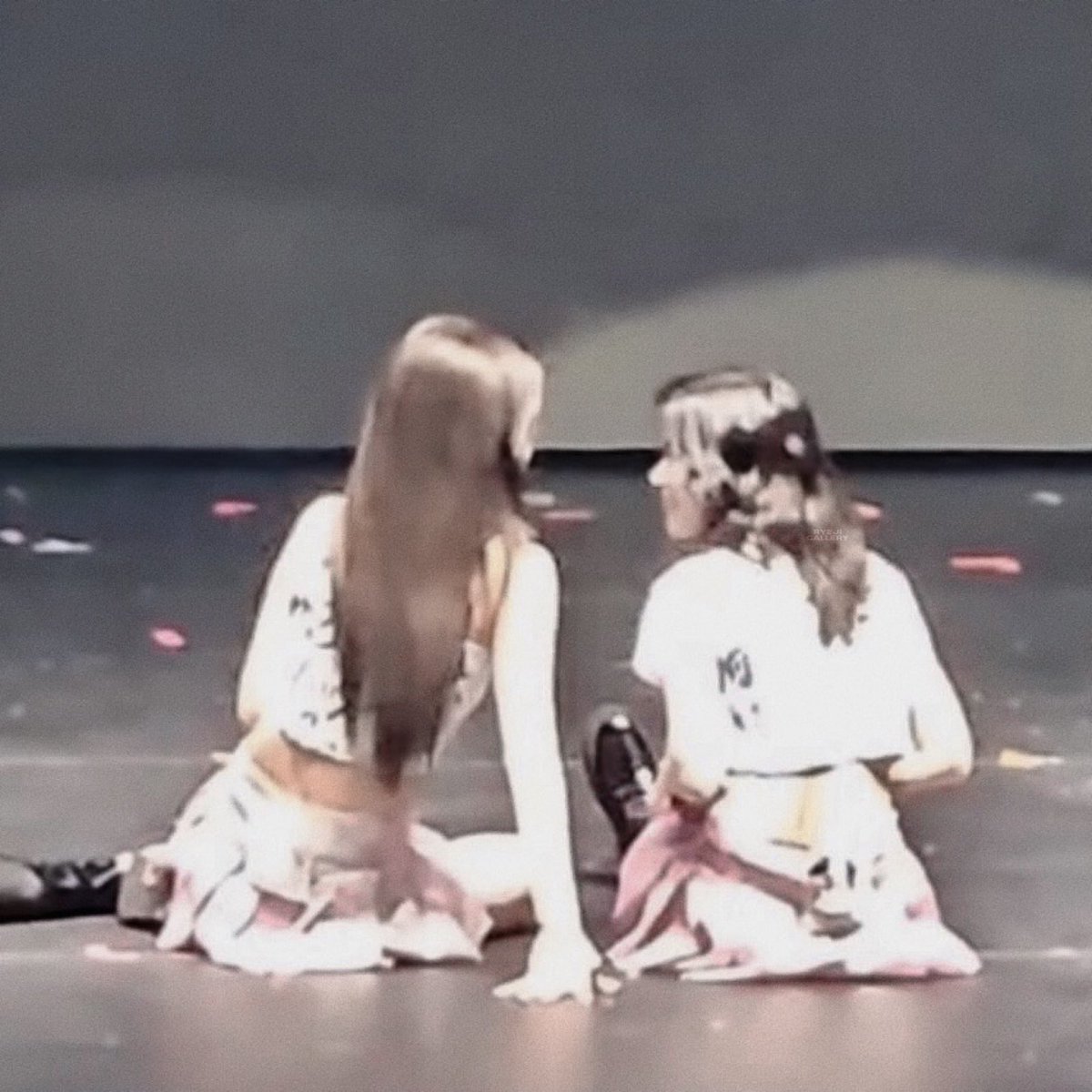 you can try, but you will never have someone who will look at you the same way yeji and ryujin looks at each other 😔🫶