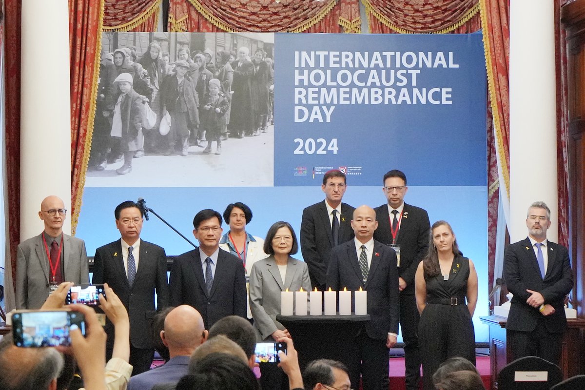 Minister Wu attended a Holocaust memorial event alongside @iingwen, @IsraelTaipei Rep. Maya Yaron, a @KnessetIL delegation & German Institute Taipei DG Jörg Polster. The 6 candles lit by reps from #Taiwan🇹🇼, #Israel🇮🇱 & #Germany🇩🇪 reflect our shared pledge to never forget.
