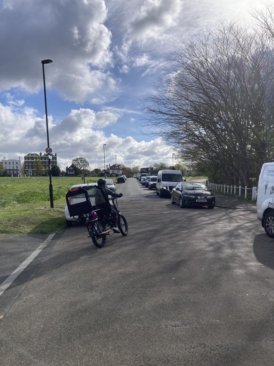 Easier to find the drivers who were not staring at their phones (even while moving) on Kidbrooke Gardens and South Row this morning. Hard for cyclists to have confidence in using what is (at least in theory) a key cycle route