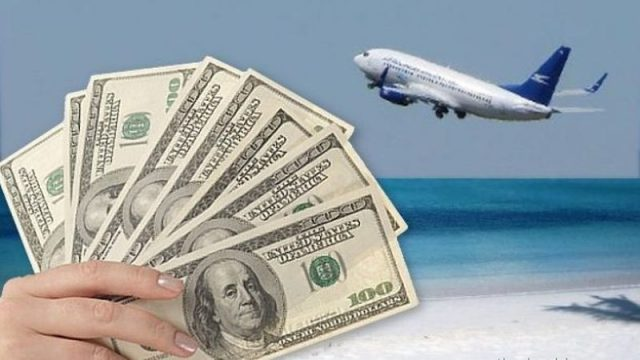 Primerplano1110's tweet photo. 🎙️"Desde que bajó el dólar blue y subió el tarjeta, todas nuestras ventas son en dólares. Podes transferirlo o en efectivo te cobran el 5%", Alejandra Barzani @advancedagency  en @Primerplano1110 por @Laoncediez https://t.co/6PwADSW2JE