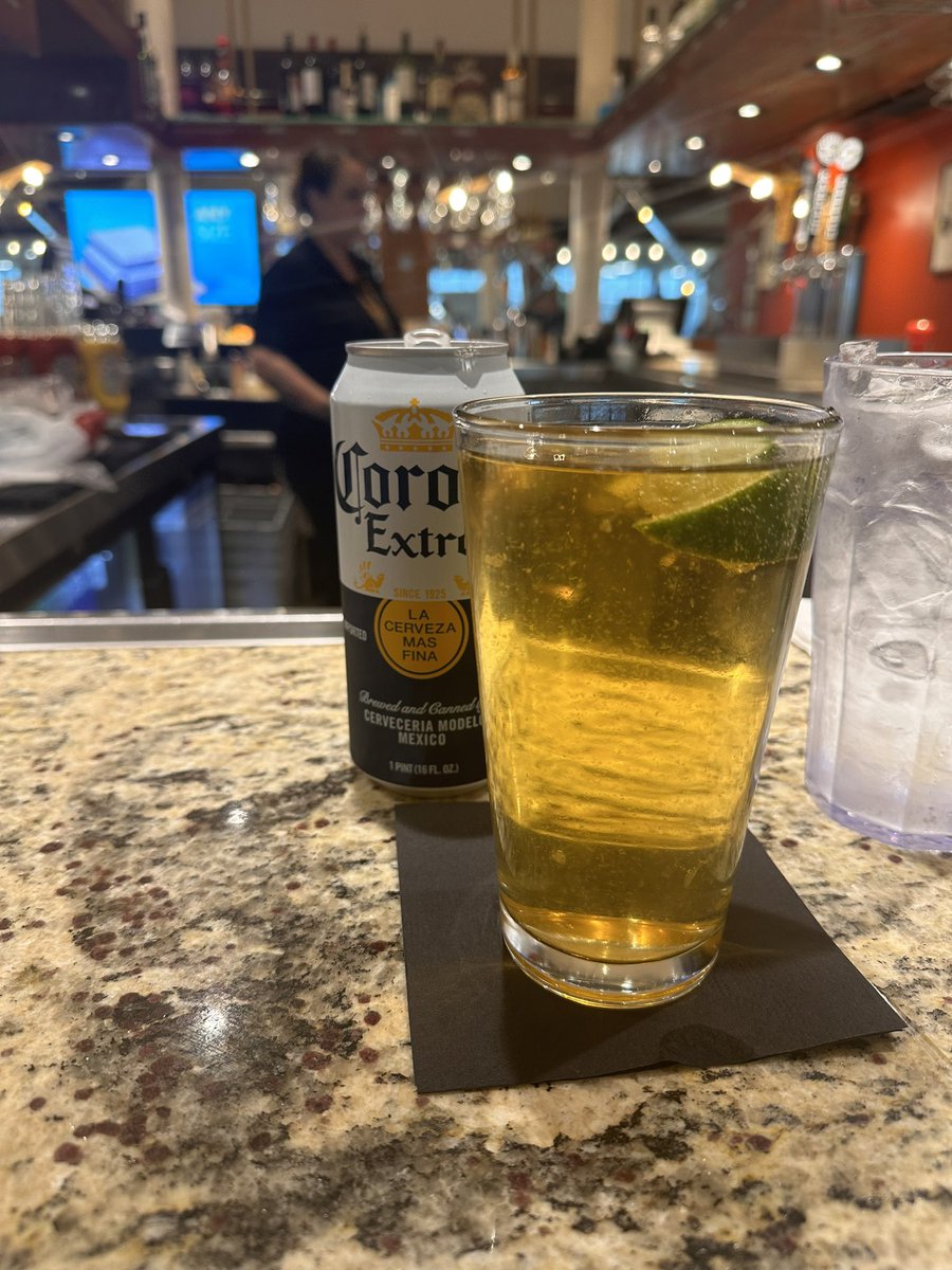 7:52am on a Wednesday, but it’s an airport, so…